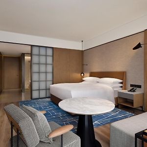 Club King Room